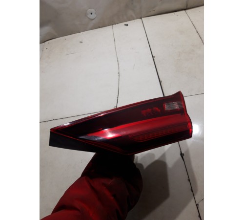 Фонарь крышки багажника правый