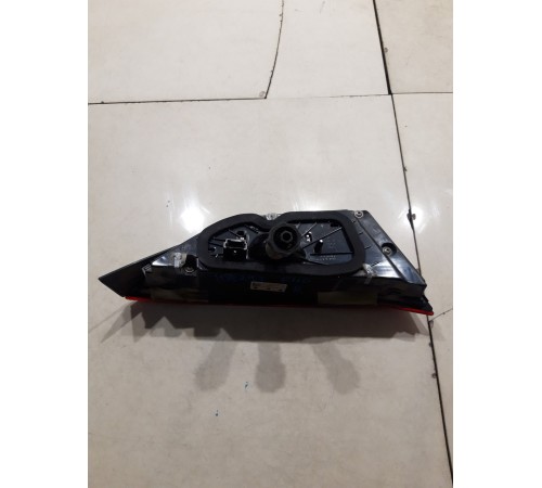 Фонарь крышки багажника правый