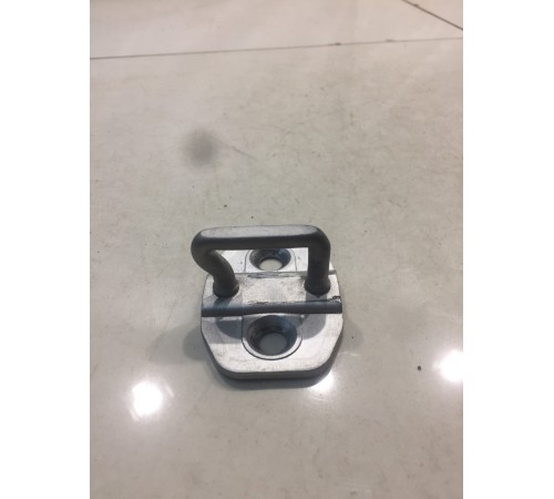 Ответная часть замка двери