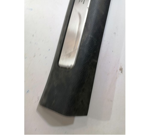 Накладка порога передняя левая внутренняя