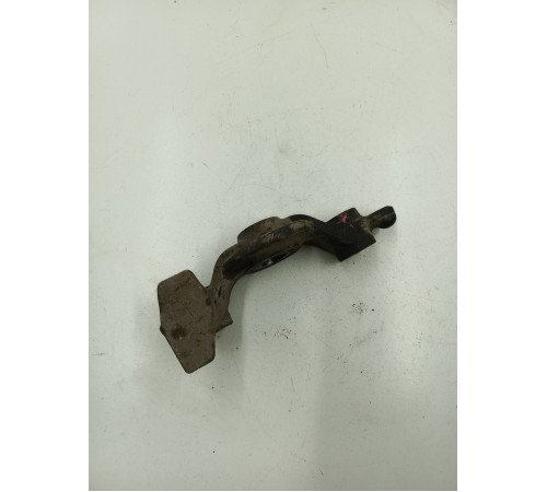 Кронштейн передний левый