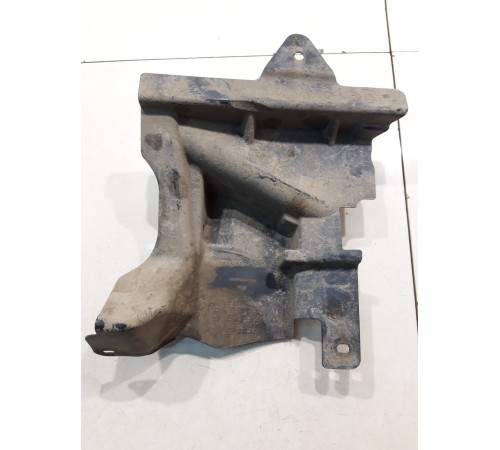 Правый пыльник двигателя