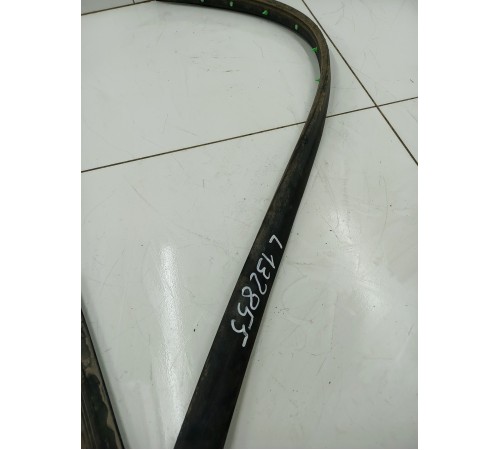 Уплотнитель на порог левый 