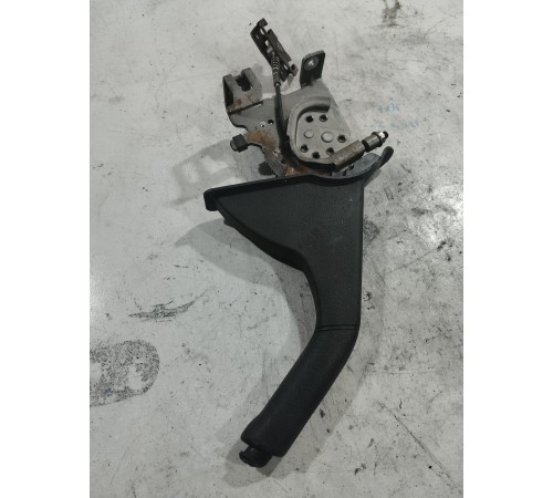 Рычаг стояночного тормоза (ручник)