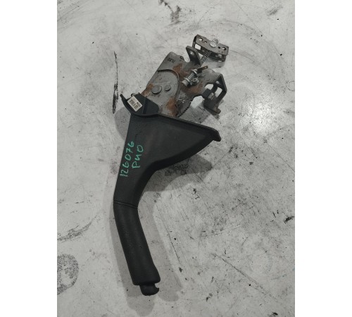 Рычаг стояночного тормоза (ручник)