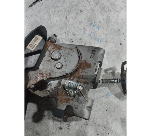 Рычаг стояночного тормоза (ручник)