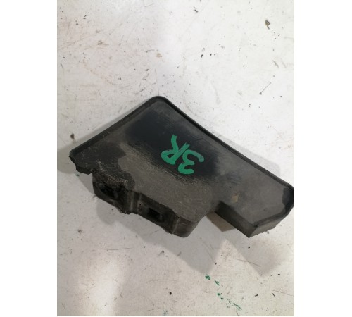 Брызговик передний правый под порог