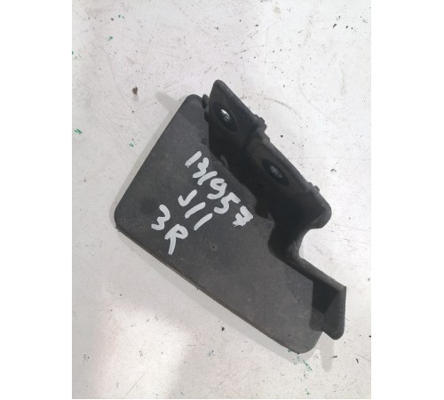 Брызговик передний правый под порог