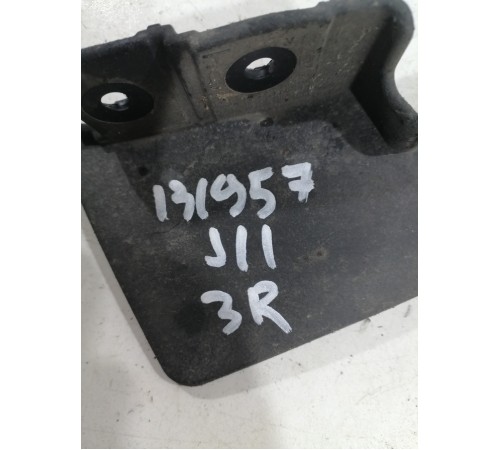 Брызговик передний правый под порог