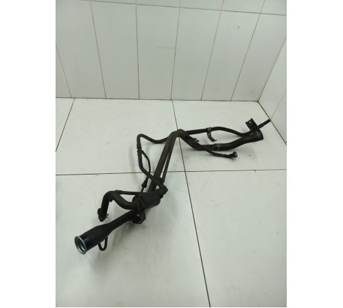 Горловина топливного бака