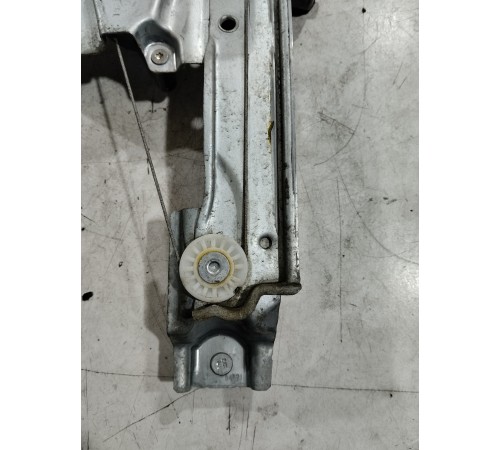 Стеклоподъемник (задний левый)