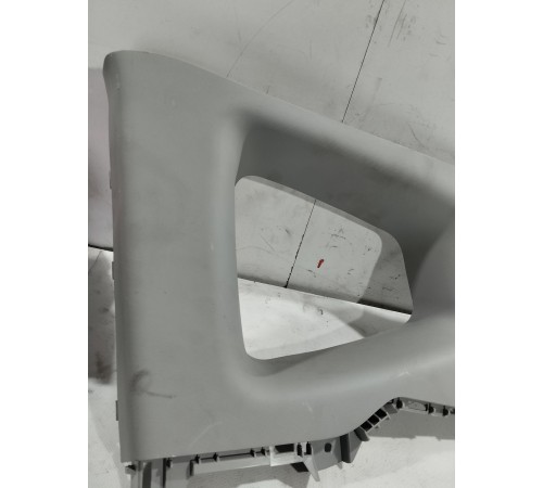 Обшивка задней стойки (правая верхняя)