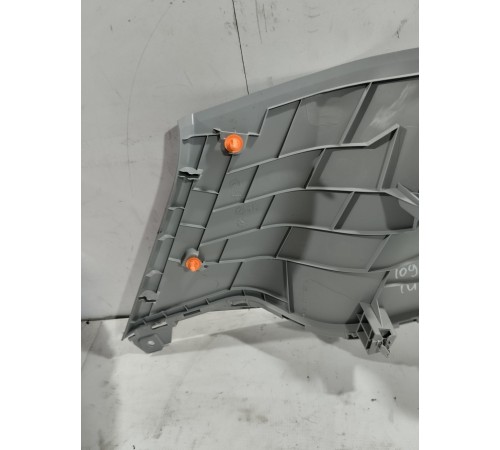 Обшивка задней стойки (правая верхняя)