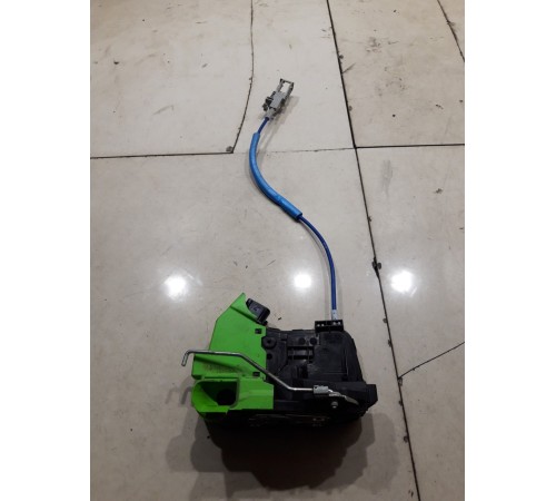 Замок двери (передний правый)