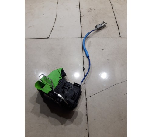 Замок двери (передний правый)