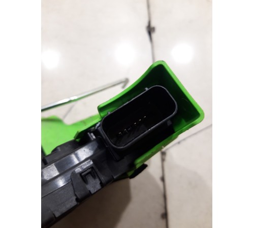 Замок двери (передний правый)