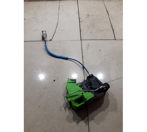 Замок двери (передний правый)