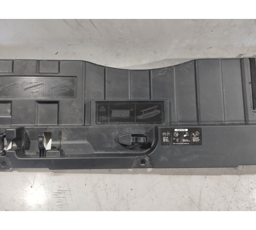 Кронштейн (накладка) пола багажника