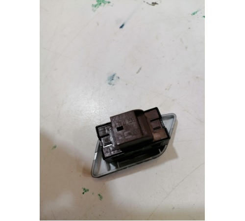 Кнопка блокировки центрального замка