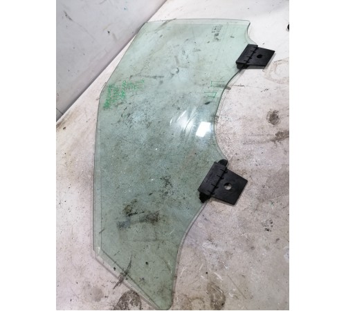 Стекло переднее левое