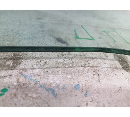 Стекло переднее левое