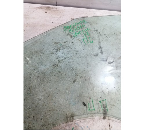 Стекло переднее левое