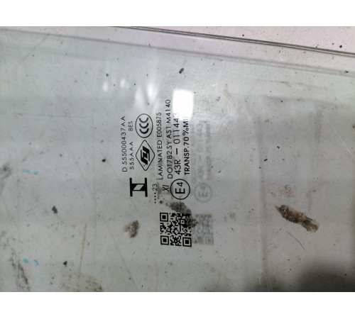 Стекло переднее левое