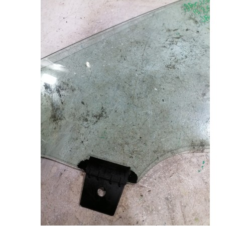 Стекло переднее левое