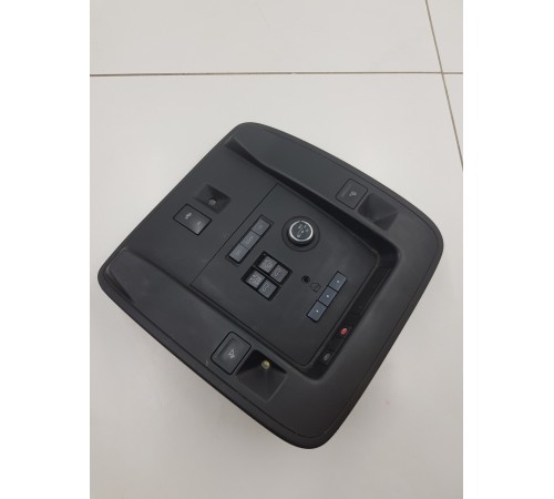 Плафон внутреннего освещения салона передний