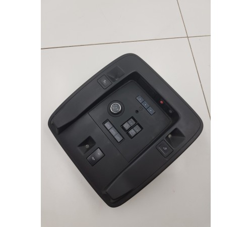 Плафон внутреннего освещения салона передний