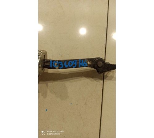 Фиксатор двери (передний левый)