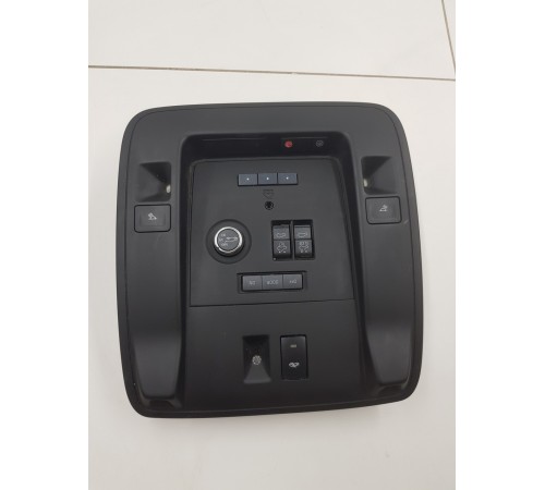 Плафон внутреннего освещения салона передний