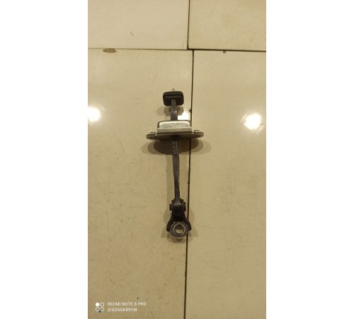 Фиксатор двери (передний левый)