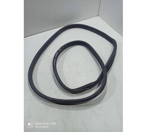 Уплотнитель двери задний правый