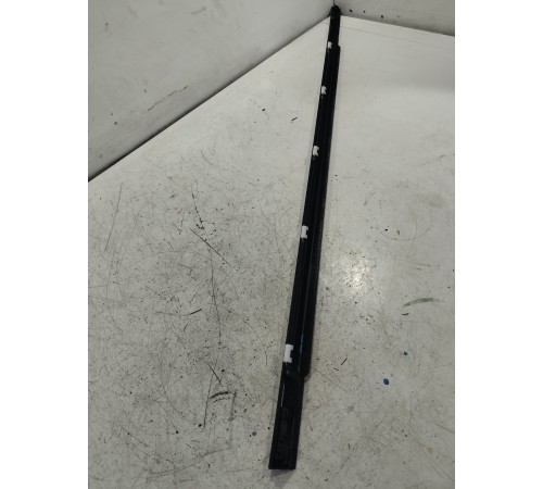 Уплотнитель стекла задний левый внешний