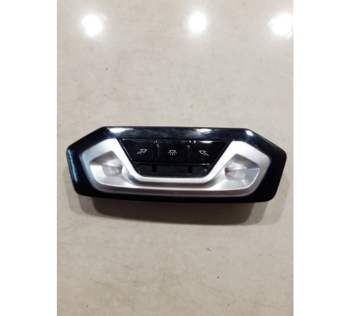 Плафон внутреннего освещения салона задний