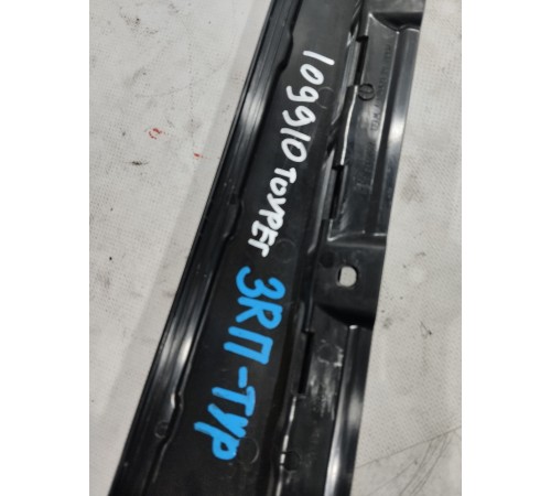 Накладка двери (задняя правая)