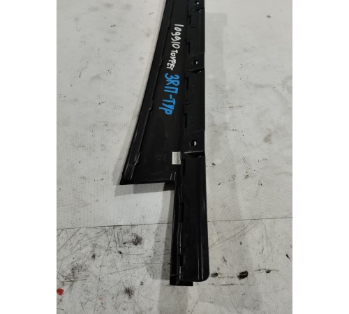 Накладка двери (задняя правая)