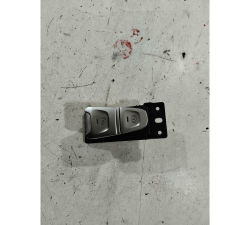 Кнопка стояночного тормоза (ручника)