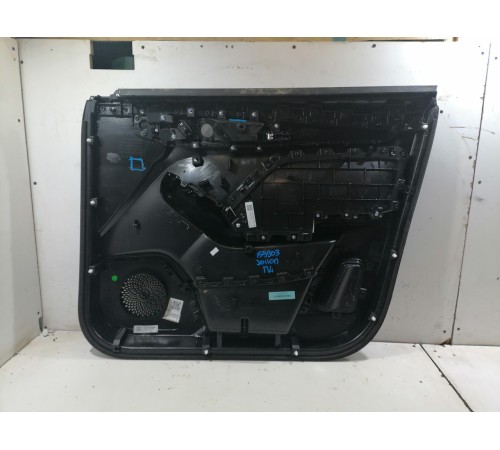 Обшивка боковой двери передняя левая