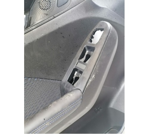 Обшивка боковой двери передняя левая