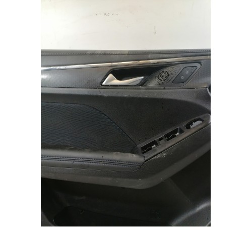 Обшивка боковой двери передняя левая