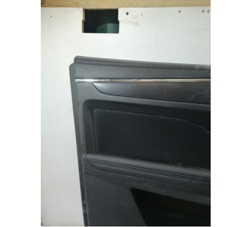 Обшивка боковой двери передняя левая