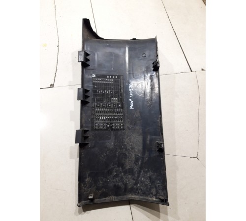 Крышка блока предохранителей