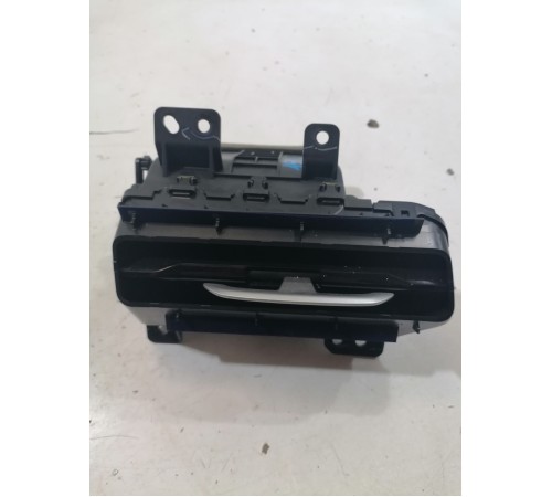 Дефлектор воздушный правый