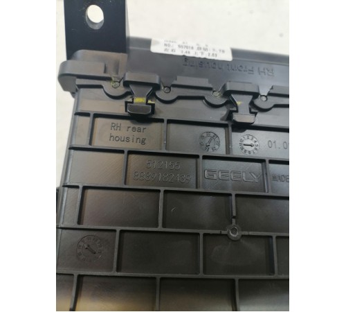 Дефлектор воздушный правый