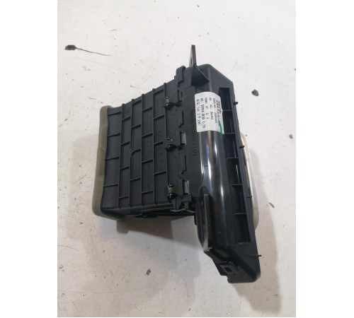 Дефлектор воздушный правый