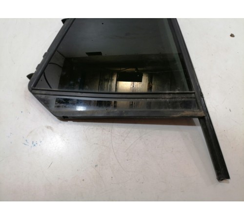 Стекло двери заднее правое, форточка