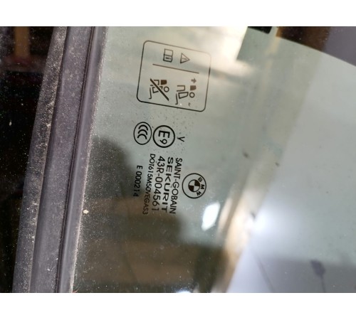 Стекло двери заднее правое, форточка