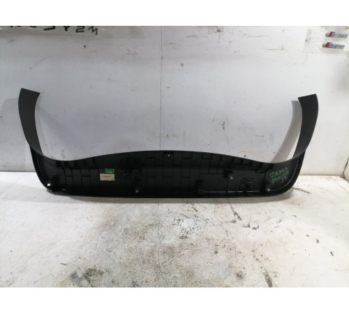 Обшивка крышки двери багажника верхняя